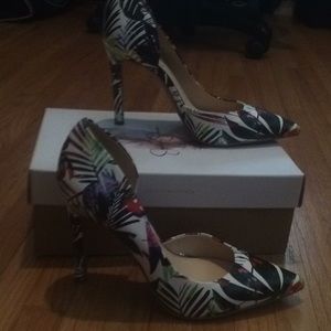 Jessica Simpson multi palm print pump